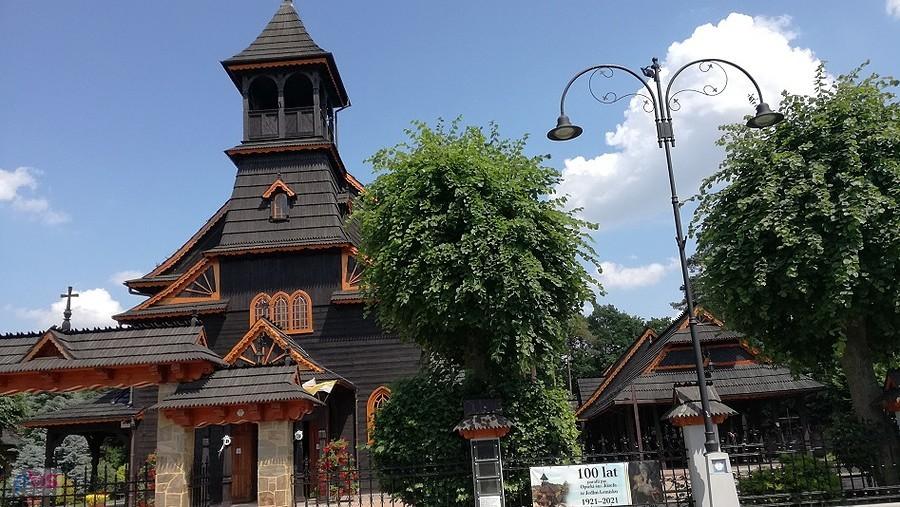 Bardzo ładny drewniany kościół pw. św. Józefa Oblubieńca w Jedlni Letnisku