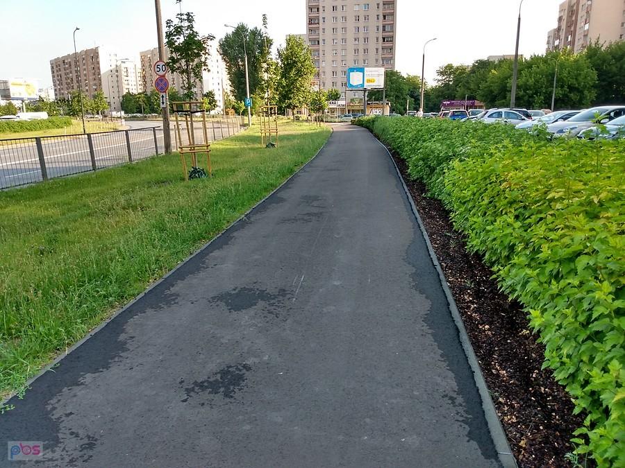 Ładna, nowa, asfaltowa ddr na Wrocławskiej