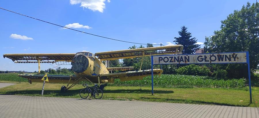 Poznań Główny jako sąsiad samolotu, Fiałkowo