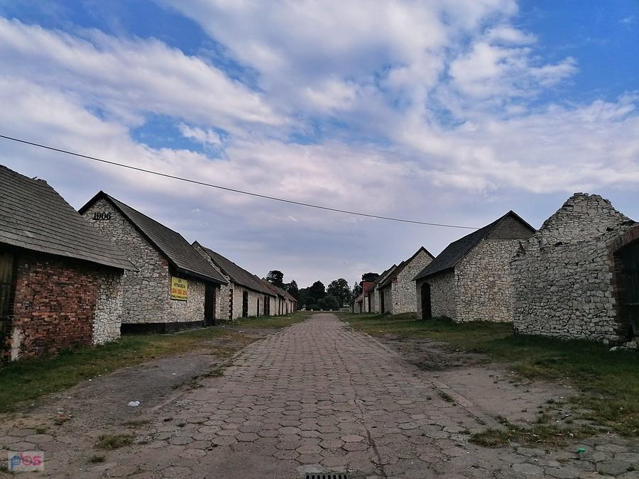 Stare stodoły w Żarkach