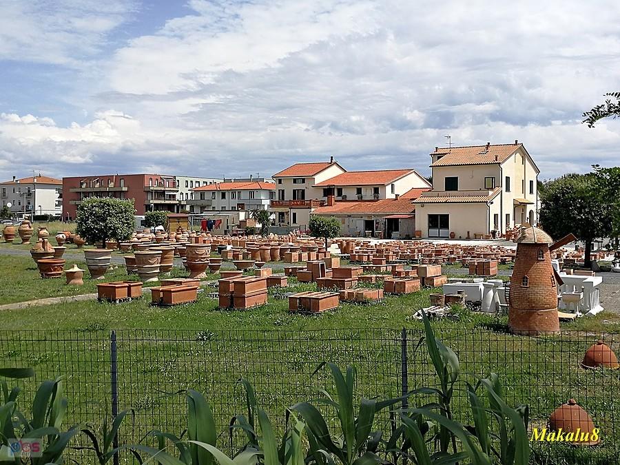 Cecina, hurtownia zabytkowej ceramiki