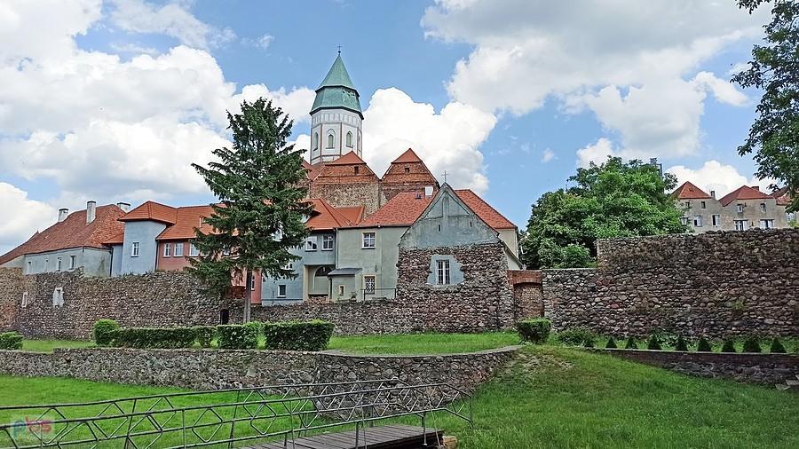 Fosa i mury obronne wokół starego miasta w Kożuchowie