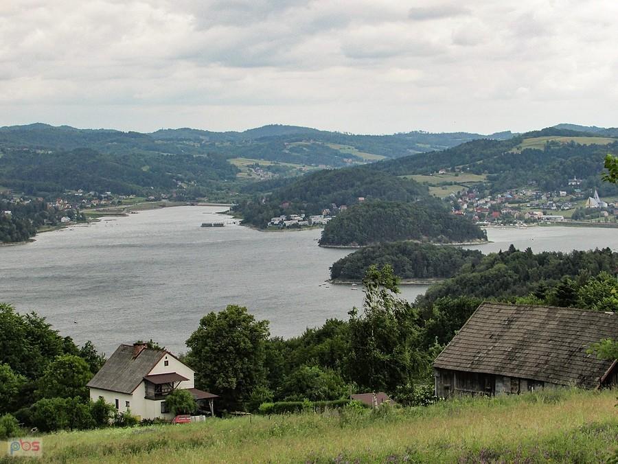 Jezioro Rożnowskie - widać Małpią Wyspę i Gródek nad Dunajcem