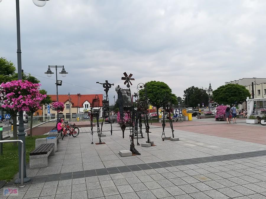 "Kosmici"- rzeźby na Rynku w Olsztynie