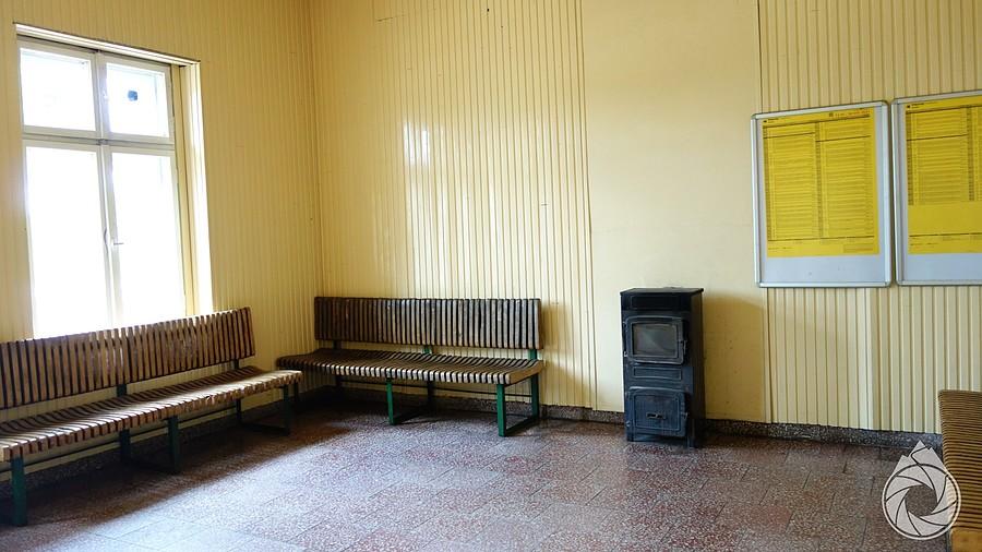 klimatyczna poczekalnia w Kobiórze