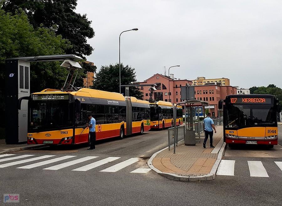 Ładowarki autobsów linii 111