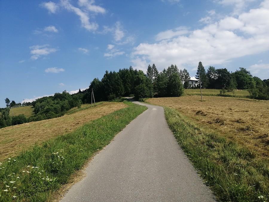 Na bocznych drogach niezwykle intensywne i strome podjazdy.