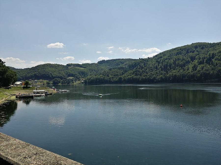 Jezioro Rożnowskie.