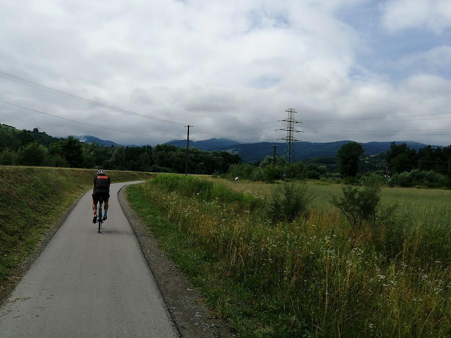 Ścieżka rowerowa wzdłuż rzeki Poprad.