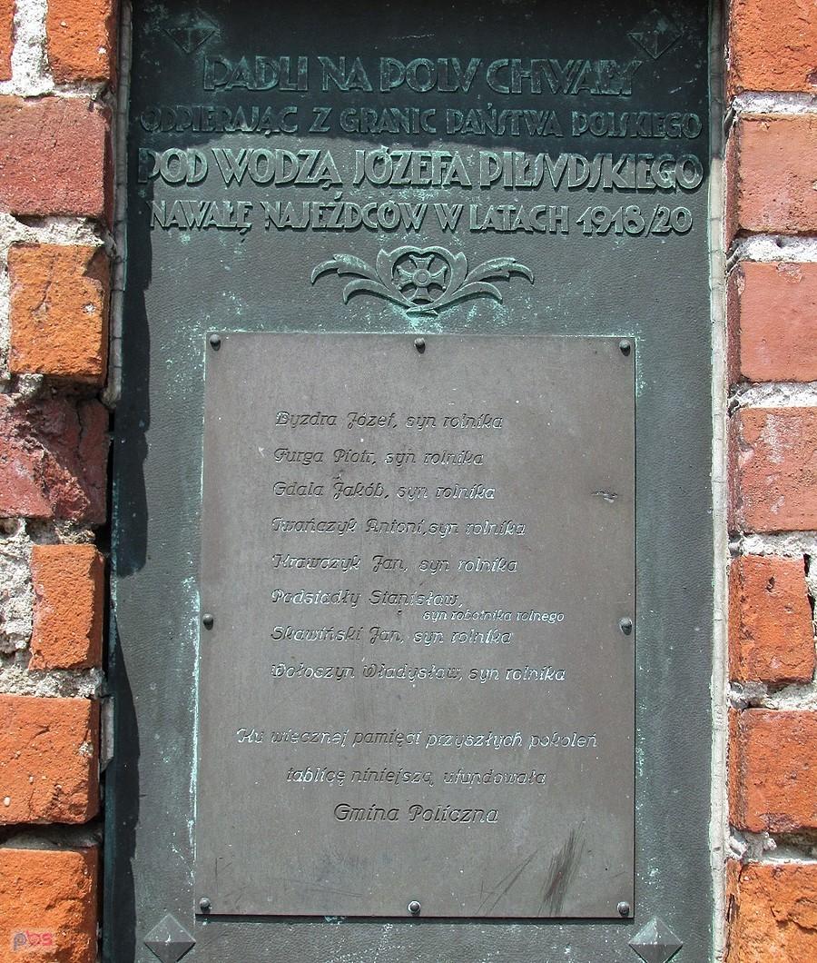 Policzna, tablica przy bramie kościelnej, bohaterów z 1920 roku