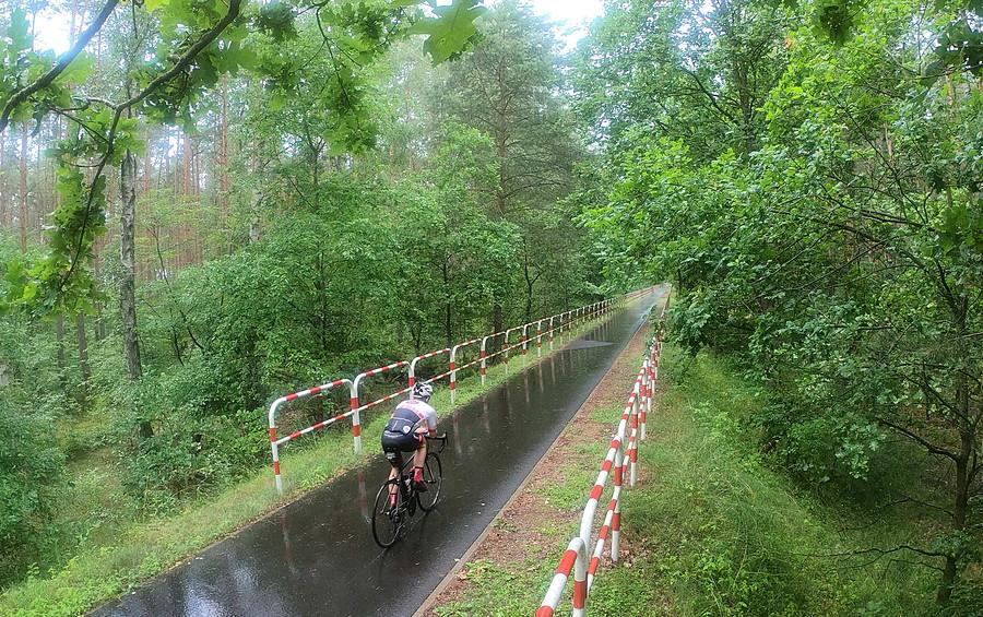 Deszczowa rowerówka Słonawy - Stobnica, no i te barierki