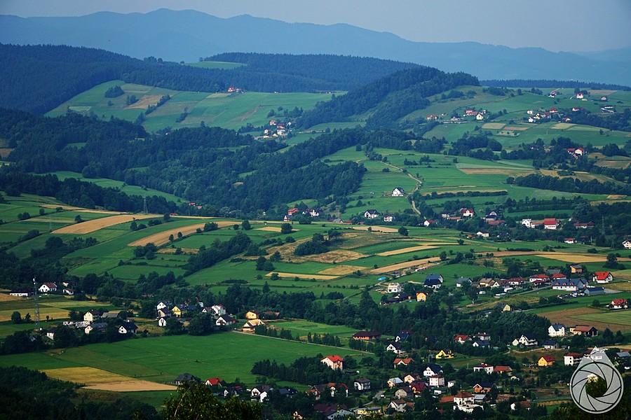 pagóry pod Pasmem Przehyby i Gorce w oddali