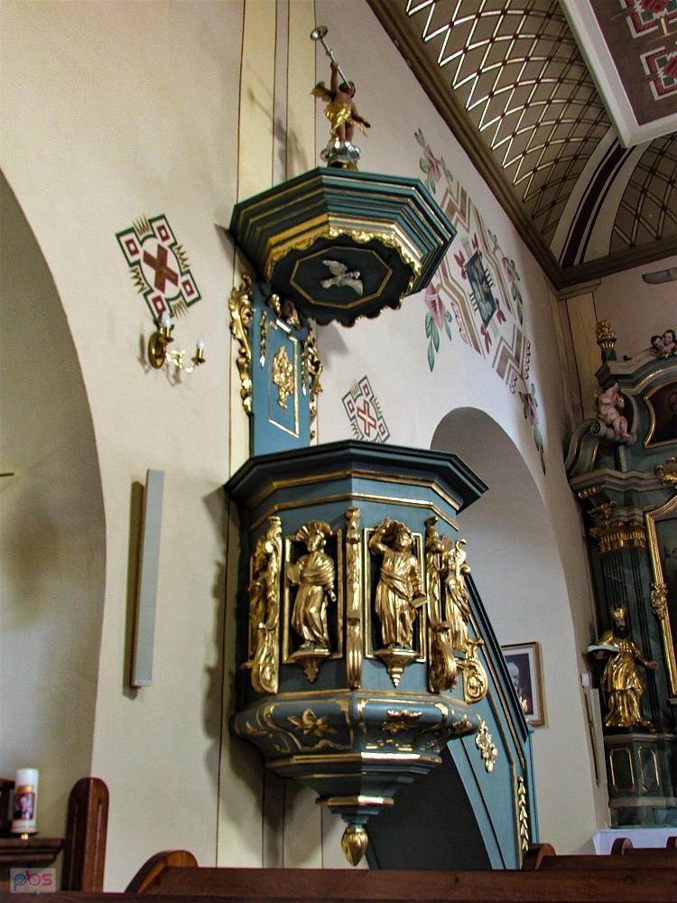 Ambona w kościele zwoleńskim ozdobiona jest figurami czterech ewangelistów