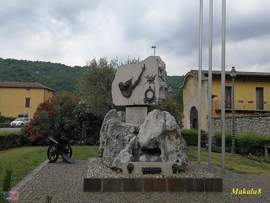 Villa di Salo, pomnik Wojsk Alpejskich.