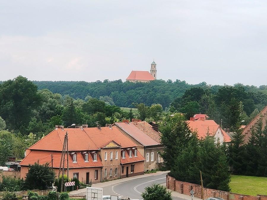 Widok na Lubiąż i kościół pw. św. Walentego