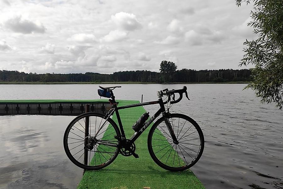 Pochmurnie na pomoście, Jezioro Lusowskie
