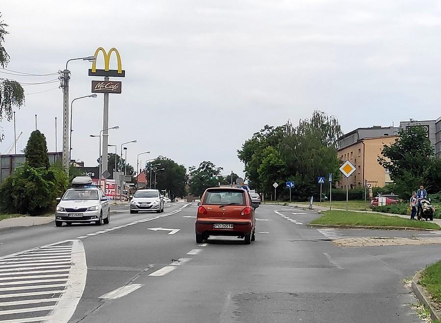 Dziadek w Matizie, do tego w Luboniu. Finalnie skręcił w... prawo