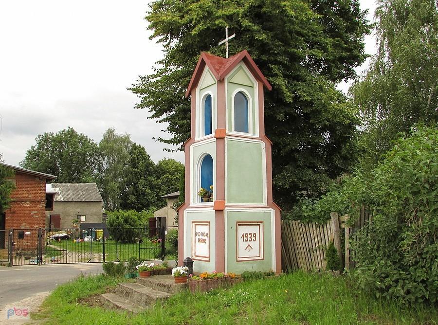 Kapliczka na płn. skraju wsi Ciche