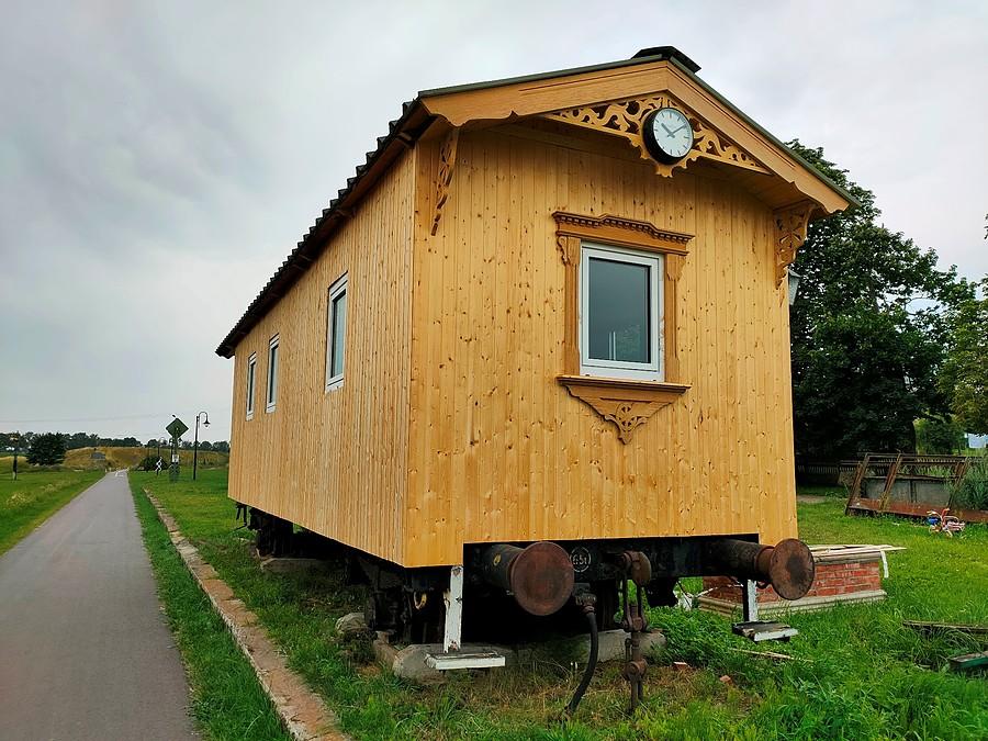 Odrestaurowany wagon w Lubianie