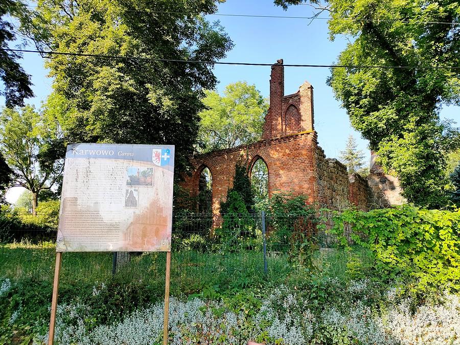 Ruiny kościoła w Karwowie