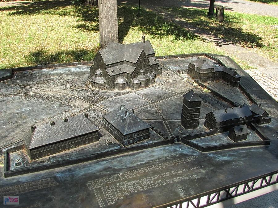 Świdnica - plan Placu Pokoju z centralnie położonym Kościołem Pokoju