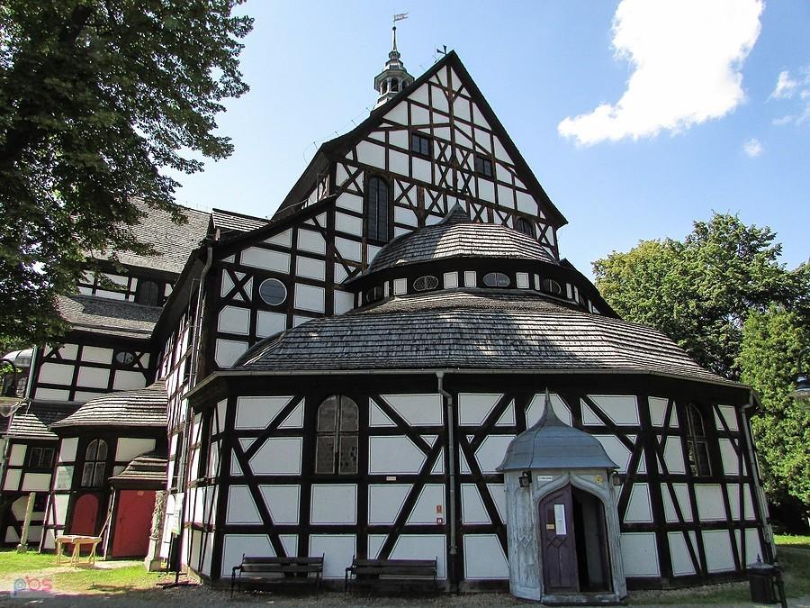 Świdnica - Kościół Pokoju, jedno z 27 wejść do świątyni, to wejście dla zwiedzających