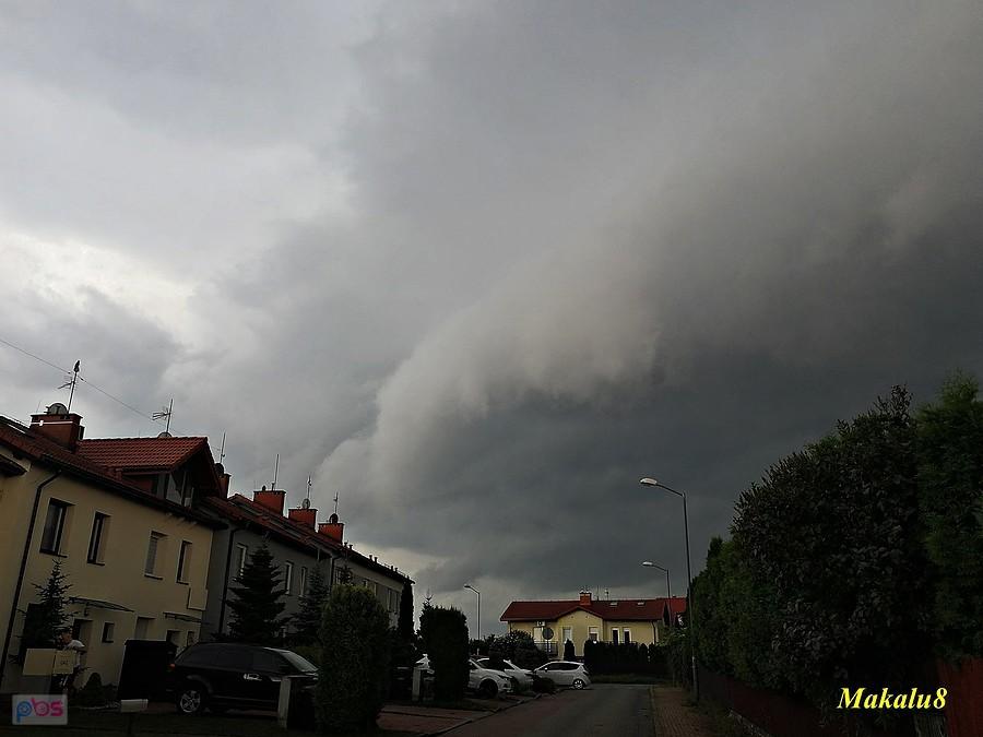 Idzie burza.
