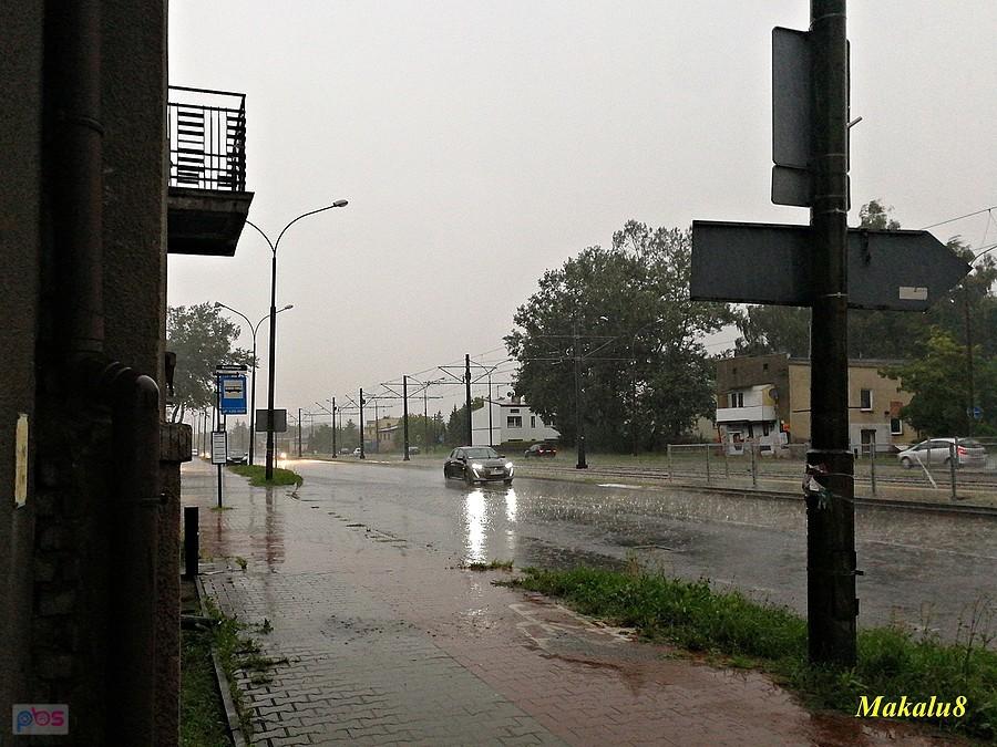 To ja chwilę postoję pod balkonem.