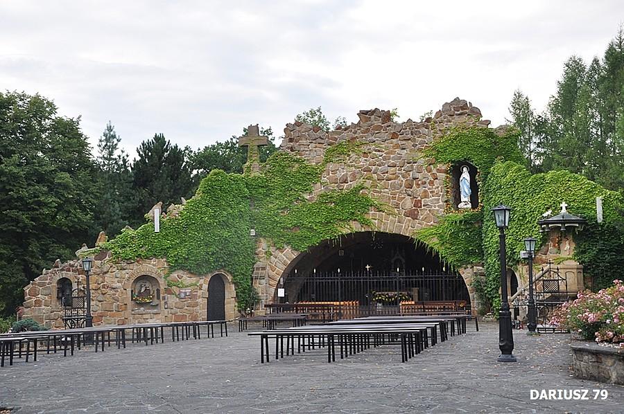 Grota Sanktuarium Matki Bożej z Lourdes - Porąbka Uszewska