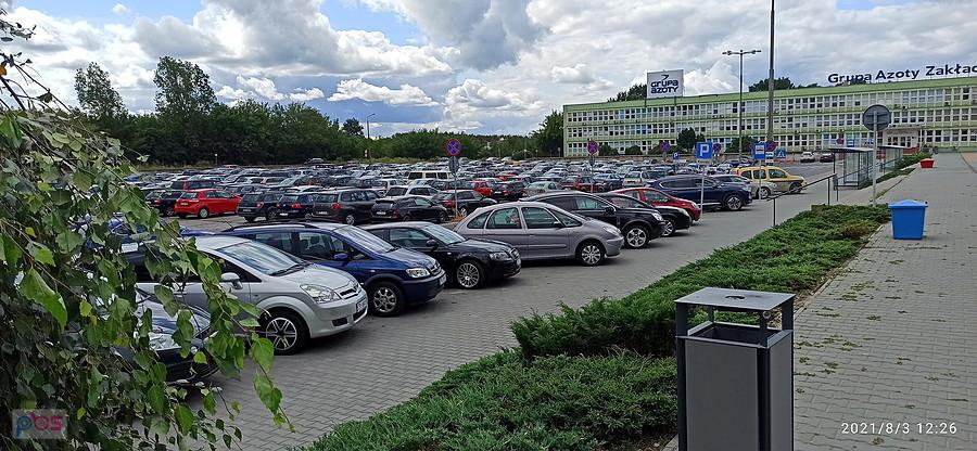 Parking pod Kombinatem Azoty Police.
