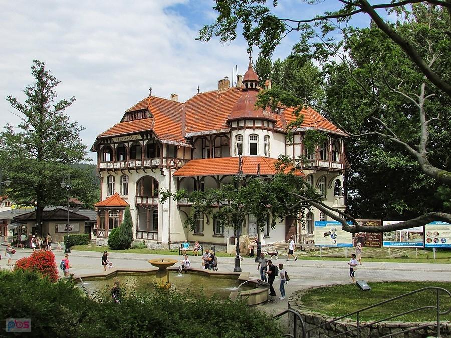 Willa Szarotka powstała na pocz. XX wieku jako Villa Prinzess Charlotte