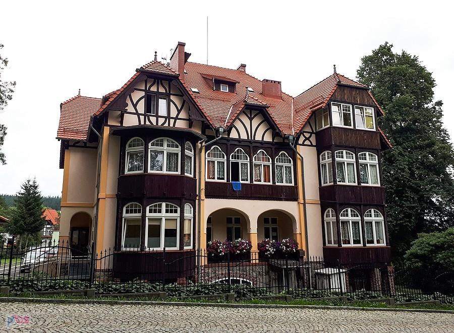 Haus Saxonia w Świeradowie-Zdroju to dzisiejsza willa Gracja zbudowana została w 1927 r.