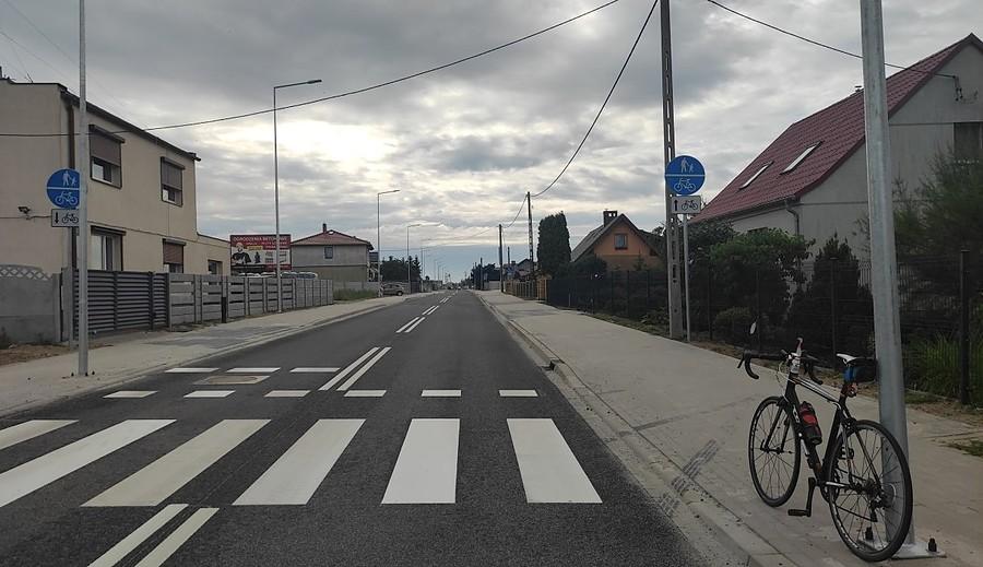 Nowy asfalt i oczywiście nowa kostka :(, Dachowa
