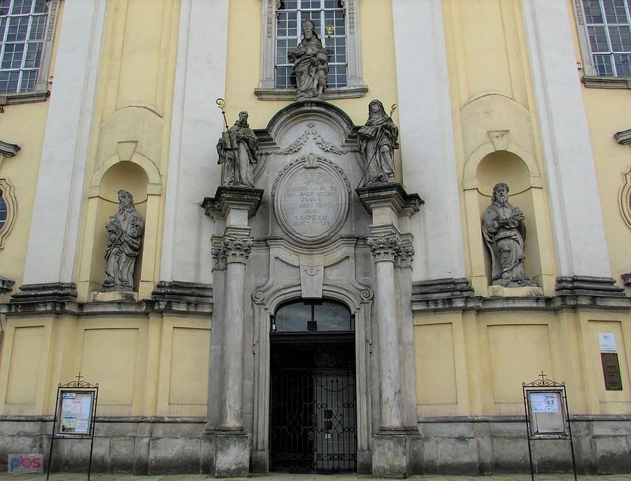Fasada kościoła w Lubomierzu