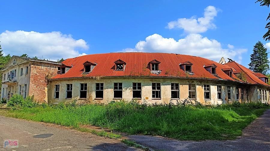 Dawne kasyno oficerskie w Bornem Sulinowie. Zniszczone przez pożar w 2010 r.