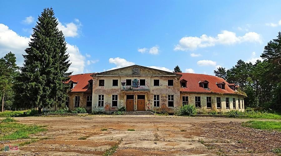 Dawne kasyno oficerskie dla oficerów Wehrmachtu w Bornem Sulinowie. W okresie radzieckim Garnizonowy Dom Oficera.