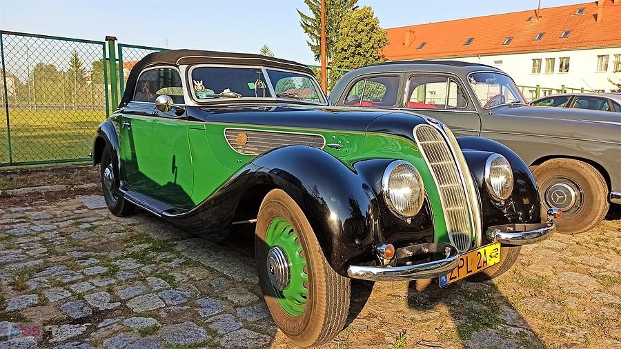 Zlot starych samochodów w Bornem Sulinowie