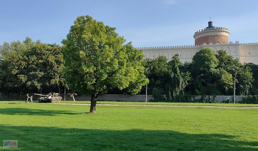 Czołg pod zamkiem