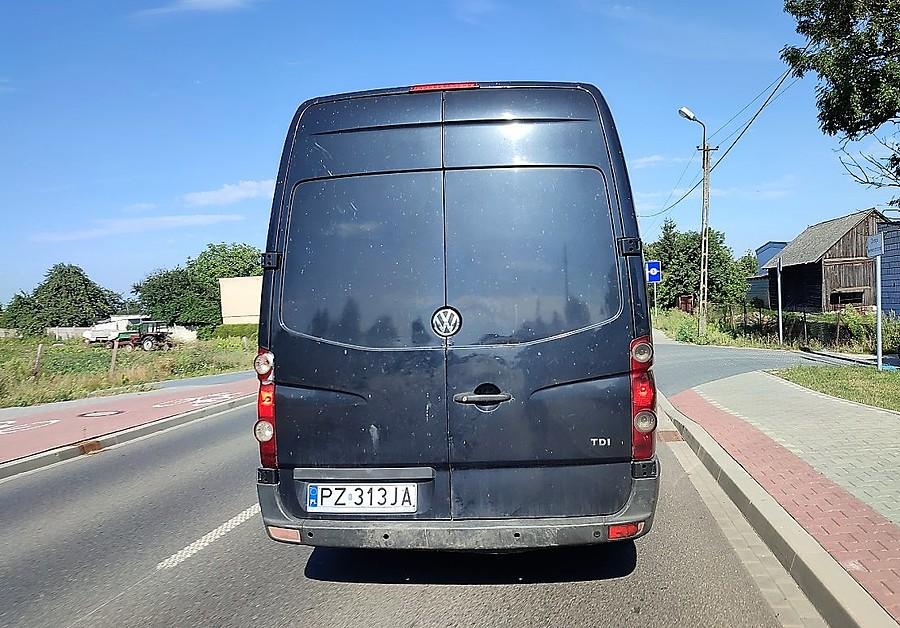Frustrat i zarazem tchórz - odwaga skończyła się na wciskaniu klaksonu i nagłych hamowaniach. Z oferty bezpośredniej konfrontacji nie skorzystał
