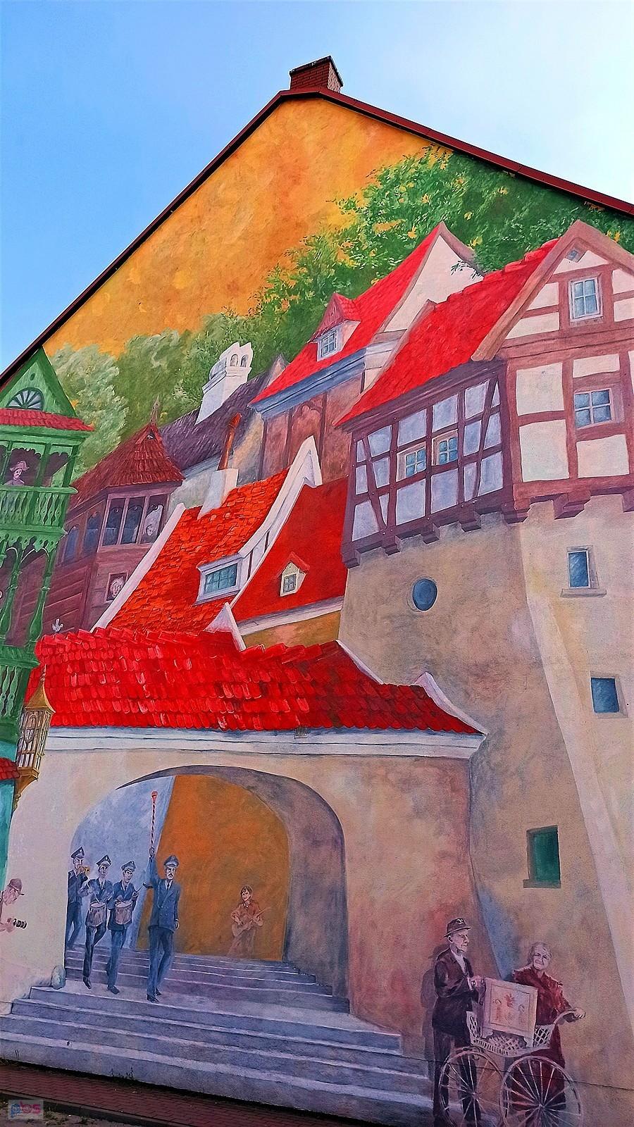 Mural na jednym z budynków w Złocieńcu