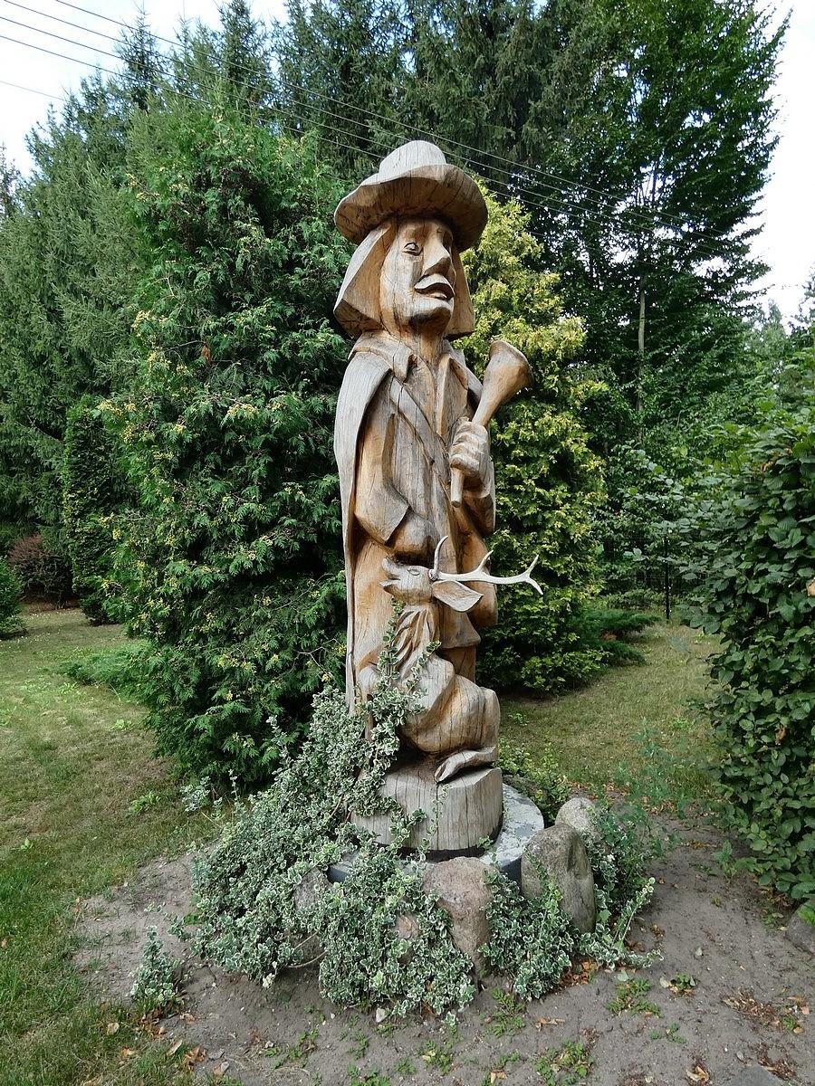 Figura myśliwego w Starościnie