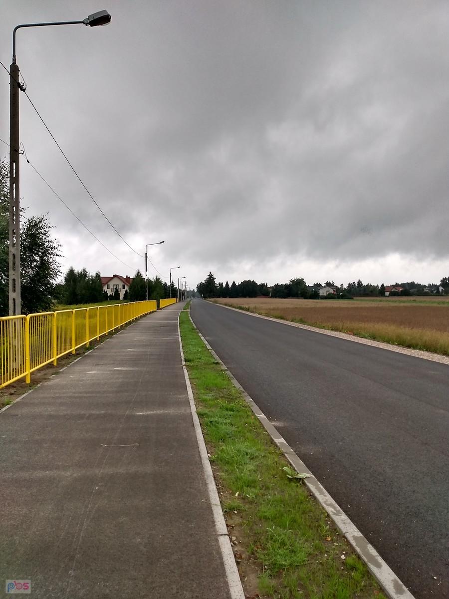 Spacerowa w Borzęcinie już prawie gotowa. Niestety jest nowa ddr, na szczęście asfaltowa