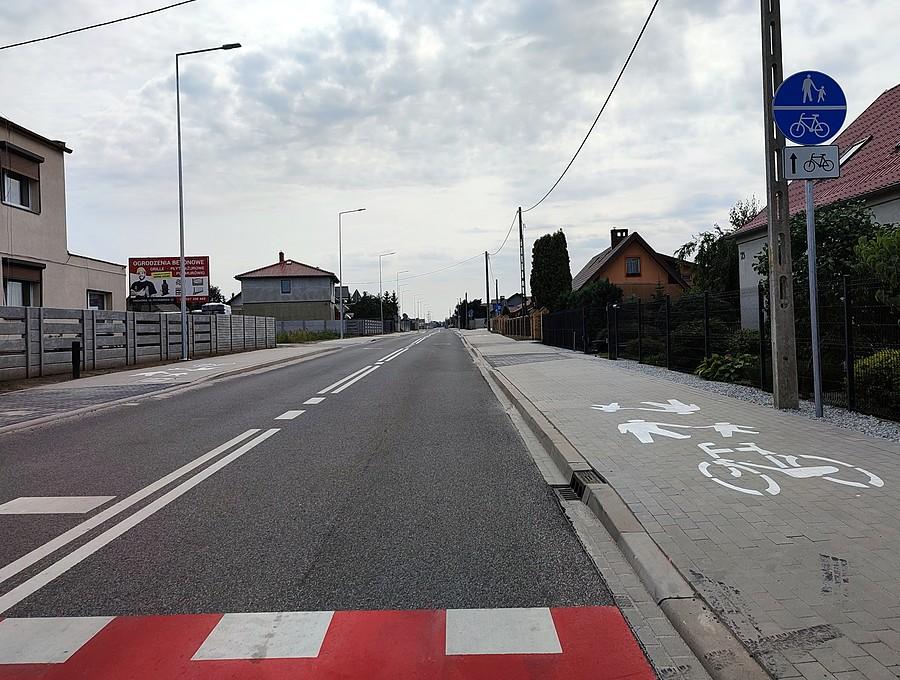 Antyrowerowy szajs świeżo oddany do użytku w Dachowej. Nie, dziękuję, wybieram asfalt.