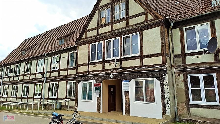 Zabytkowy budynek dawnego Bractwa Strzeleckiego w Strzelcach Krajeńskich. Obecnie biblioteka