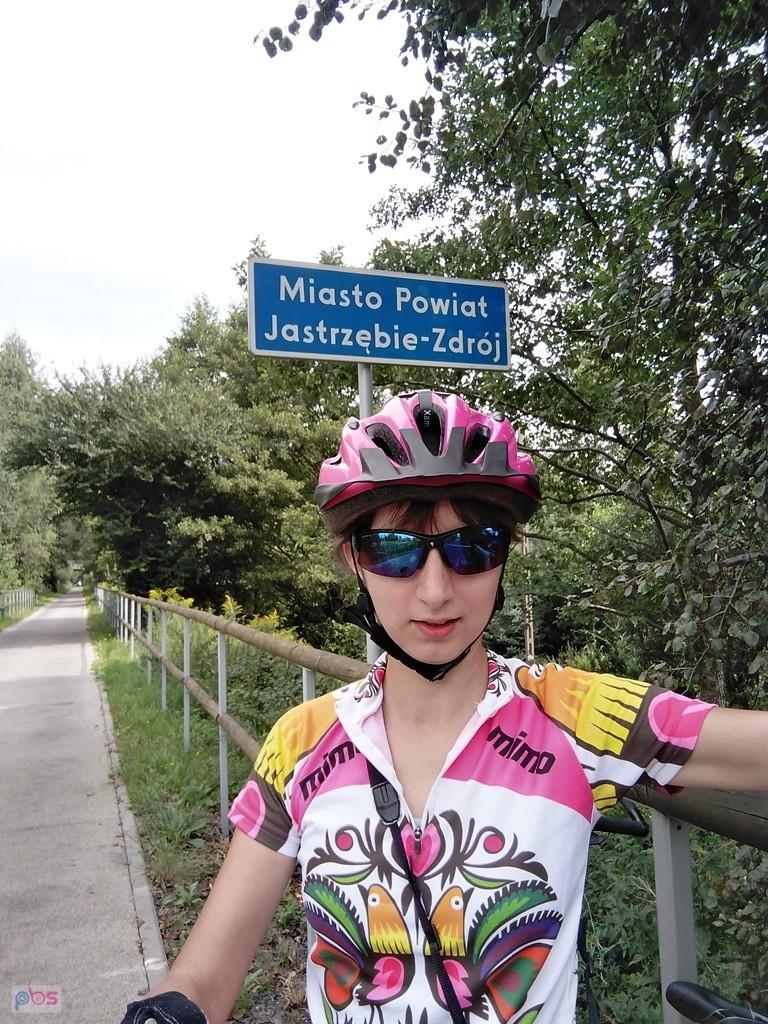 na trasie, selfie ze znakiem xd