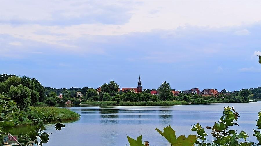 Panorama Pełczyc i Jeziora Panieńskiego