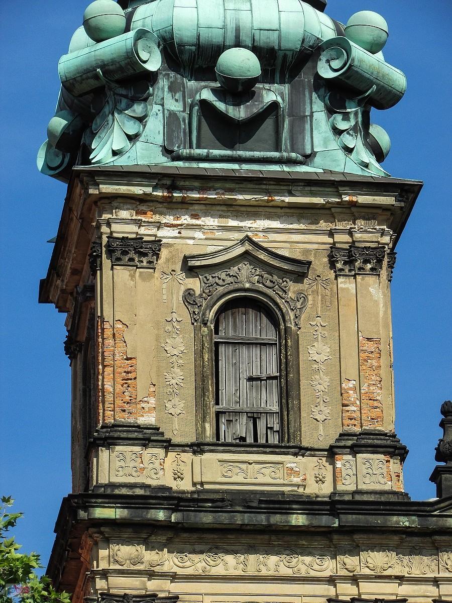 Lubiąż - jedna z wież kościelnych