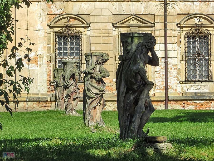 Lubiąż - rzeźby ogrodowe