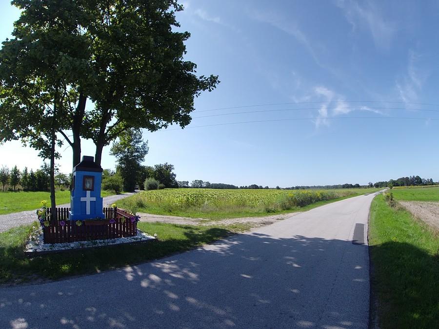 Kapliczka w polu
