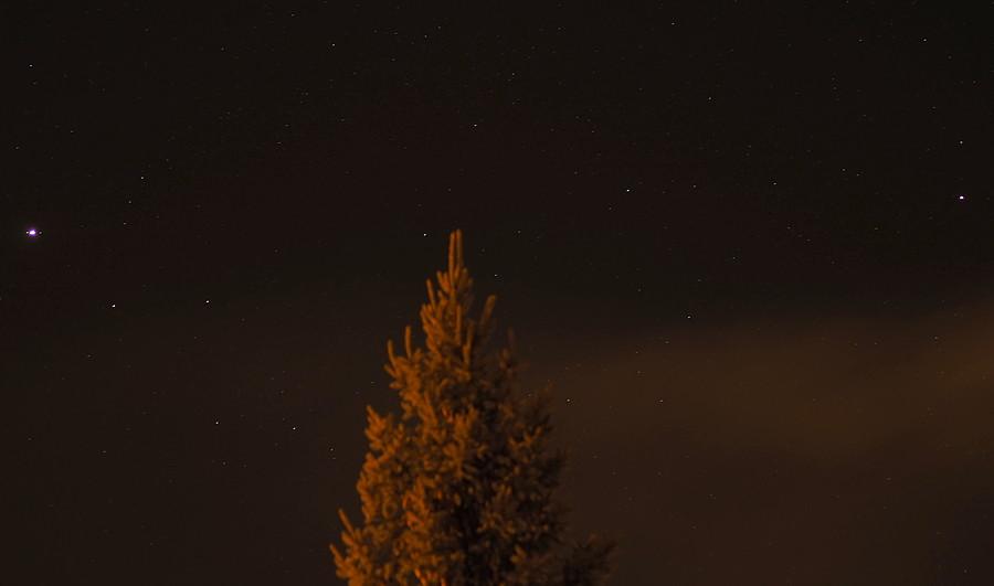 Jowisz (po lewej) i Saturn (na prawo)